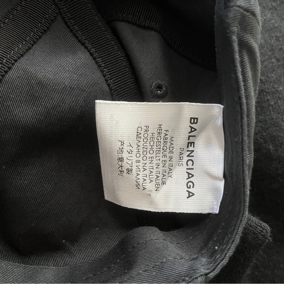 Balenciaga Cap in Black and White - Picture 8 of 10